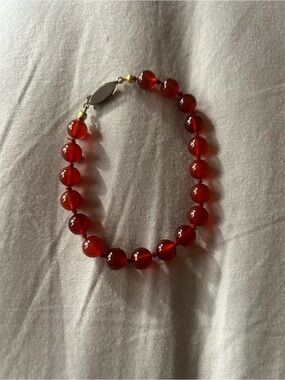 Amber vintage bracelet with silver lock